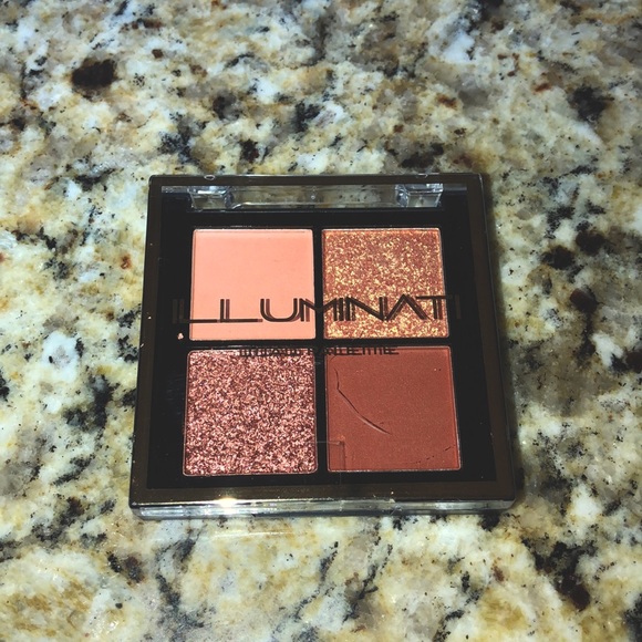 ILLUMINATI COSMETICS Quad Palette Enlightened NEW